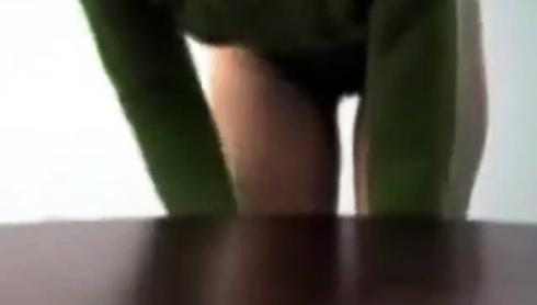 Asyalı milf üvey oğluna yardımcı oluyor