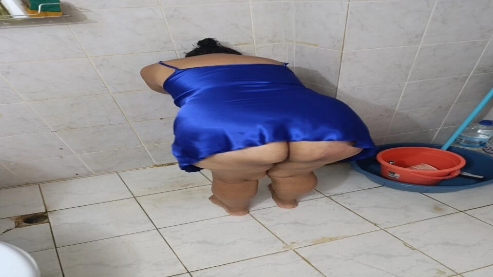 Patronumun Amatör Olgun Karısı Banyoda Azgınlık Yapıyor