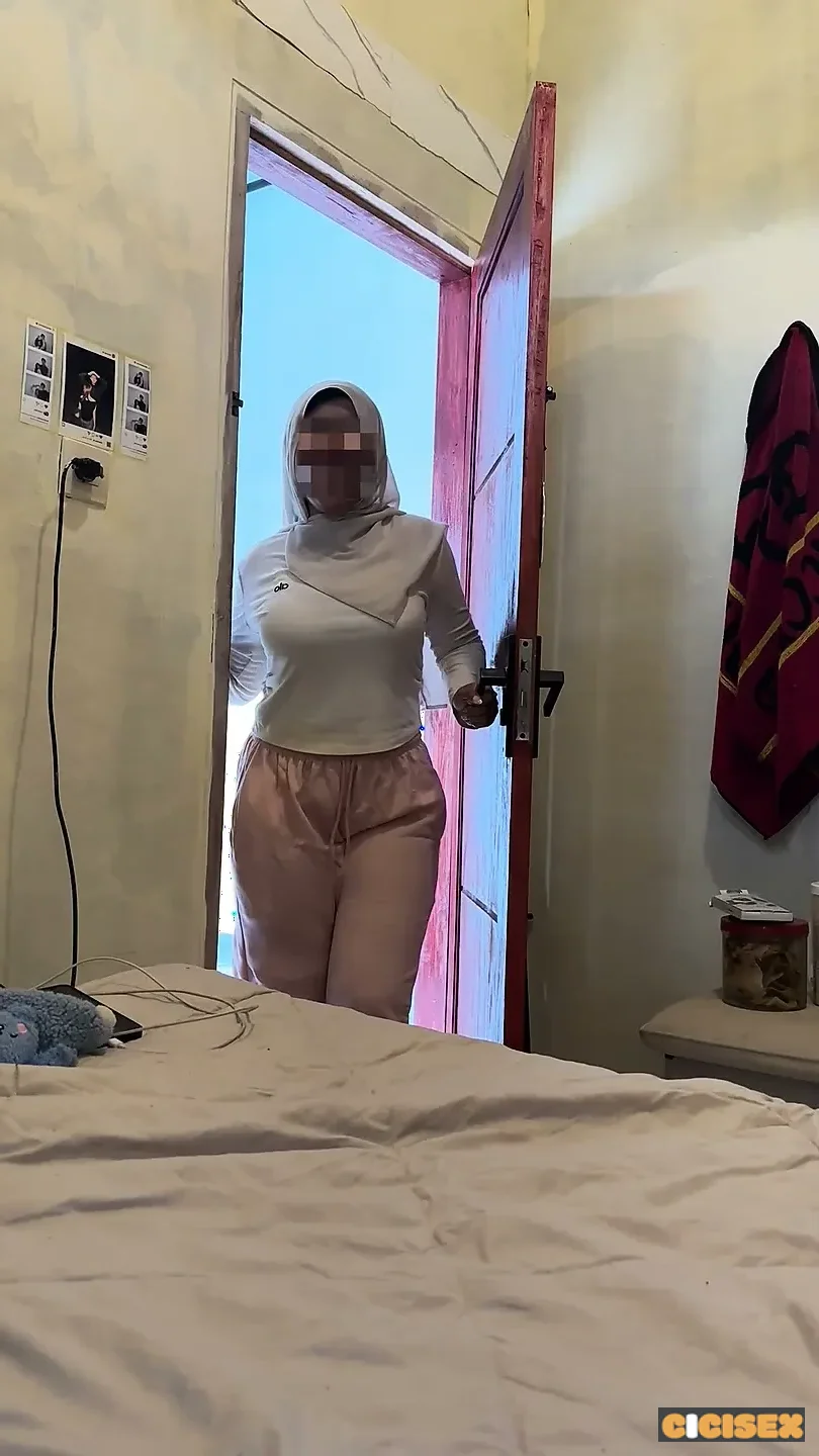 Kaynana, Eltisiyle Yardım İsteyip Tutkulu Bir Üçlü Deneyimi Yaşıyor.